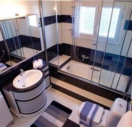 8 Bedroom villa with pool & seaview, near Acharavi, sleeps 16-18